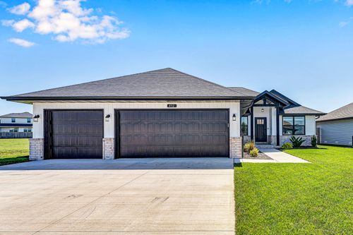 832 S Parkside Circle, Nixa, MO, 65714 | Card Image