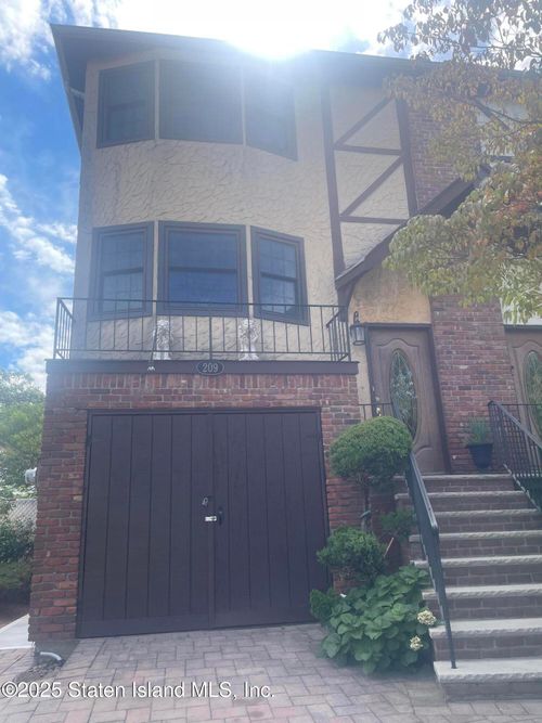 209 Lewiston St, Staten Island, NY, 10314-6203 | Card Image
