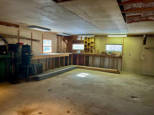 Garage | Image 47