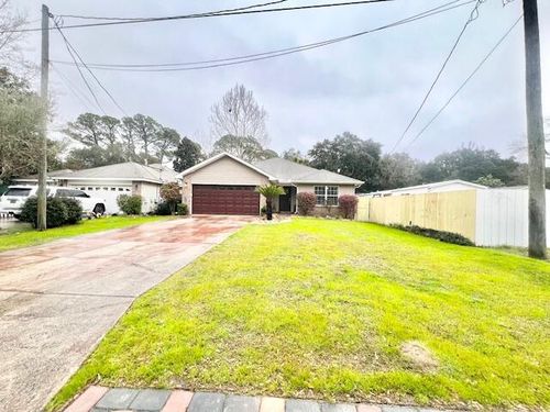 655 County Line Rd, Niceville, FL, 32578-8012 | Card Image