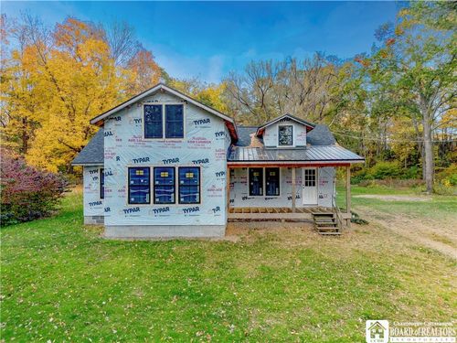 92 Oak St, Westfield, NY, 14787-1242 | Card Image