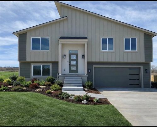 2112 Se Oak Ridge Dr, Oak Grove, MO, 64075-9491 | Card Image