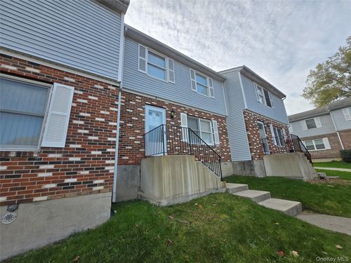 11 Estate Dr, Middletown, NY, 10940-3127 | Card Image