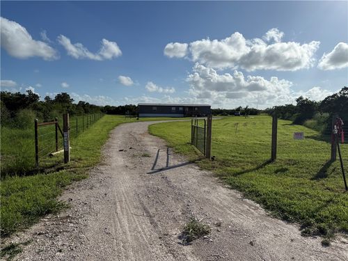 7470 Corrigan Ranch Dr, Skidmore, TX, 78389 | Card Image
