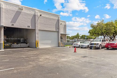 1800-1700 Nw 82nd Ave, Doral, FL, 33126-1016 | Card Image