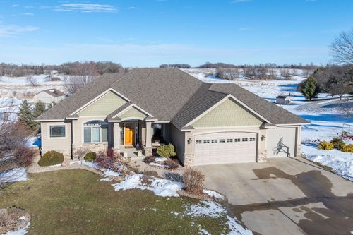 610 E Rolling Hills Dr, Le Center, MN, 56057-1763 | Card Image