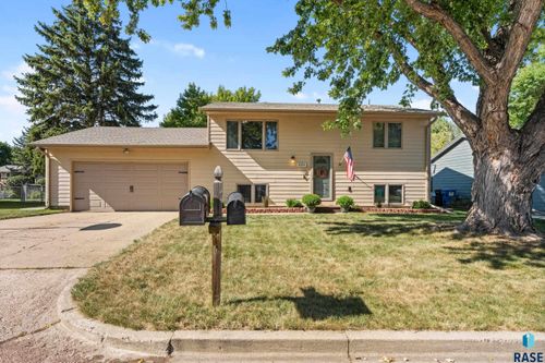 6524 W Essex Ct Court, Sioux Falls, SD, 57106 | Card Image