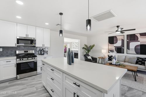 10547 W Sun City Blvd, Sun City, AZ, 85351-3860 | Card Image