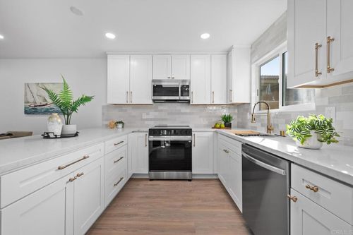 1014 Plover Way, Oceanside, CA, 92057-7705 | Card Image