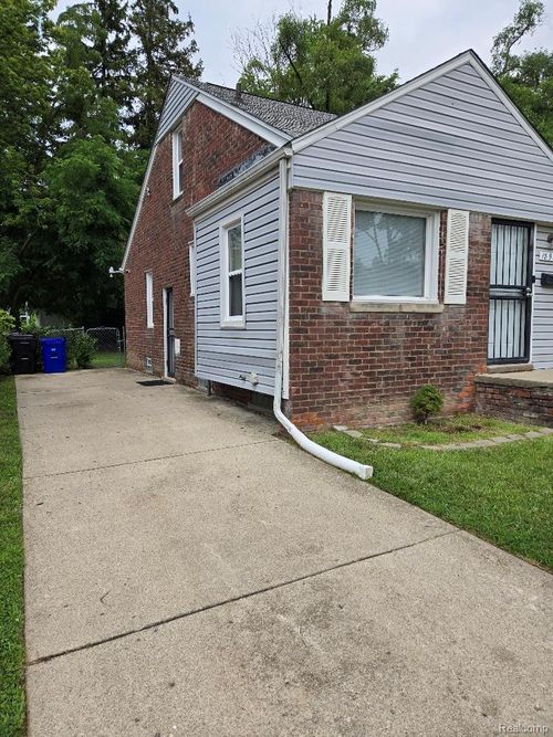 18930 Curtis St, Detroit, MI, 48219-2868 | Card Image