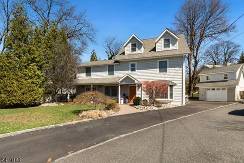 8 Dean Ct, Rutherford, NJ, 07070-2603 | Card Image