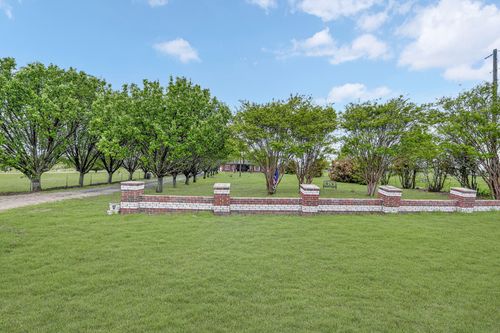 2070 County Road 377, Van Alstyne, TX, 75495-8118 | Card Image