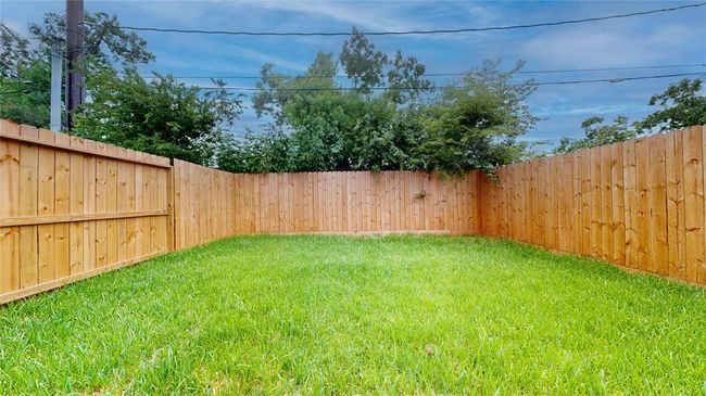 6211 Fairchild St, House other with 3 bedrooms, 3 bathrooms and 2 parking in Houston TX | Image 39
