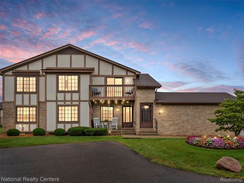 953 Country Club Dr, Saint Clair Shores, MI, 48082-2932 | Card Image