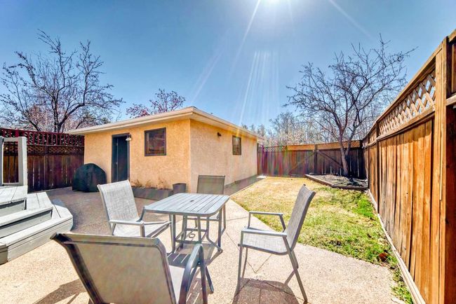 207 Coachway Rd Sw, House other with 3 bedrooms, 3 bathrooms and 2 parking in Calgary AB | Image 42
