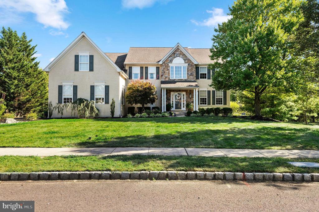 Arbor Ridge Dr, Warrington, PA 18976