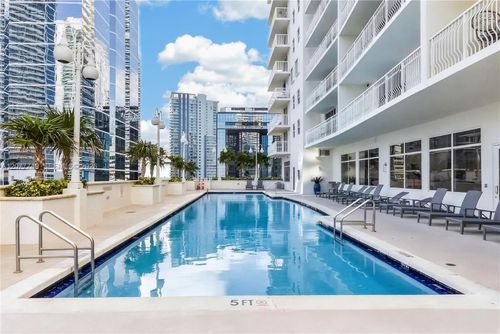4324-1200 Brickell Bay Dr, Miami, FL, 33131-3251 | Card Image