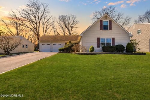 5 Berkshire Dr, Howell, NJ, 07731-2355 | Card Image