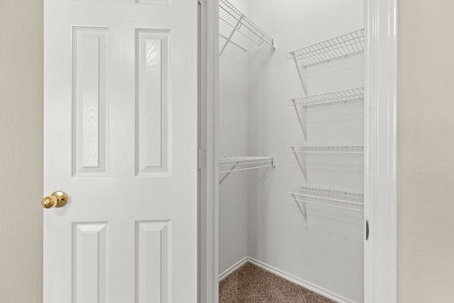 Walk-in closet. | Image 19
