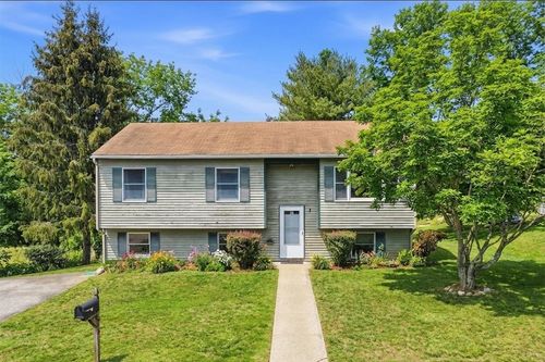 7 Brookview Ct, Westerly, RI, 02891-1016 | Card Image