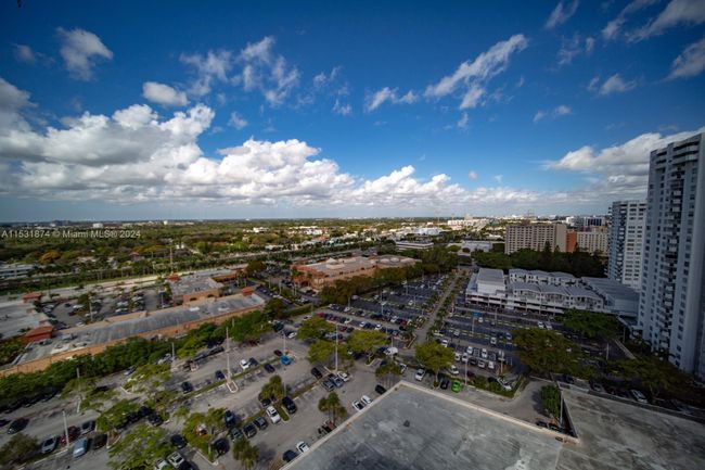 PH04 - 18011 Biscayne Blvd, Condo with 2 bedrooms, 2 bathrooms and null parking in Aventura FL | Image 37