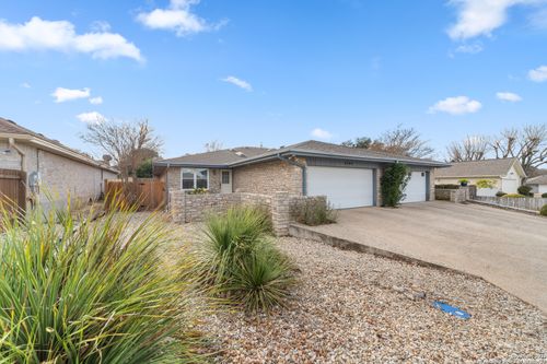2505 Rogers Cir, Kerrville, TX, 78028-6507 | Card Image