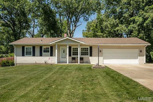 809 Lindell Dr, Ballwin, MO, 63011-3131 | Card Image