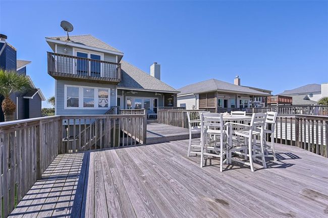 Additional outdoor seating area perfect for relaxation and entertaining. | Image 8