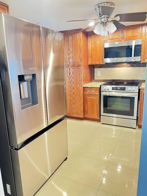 606-301 Se 3rd St, Dania Beach, FL, 33004-4742 | Card Image