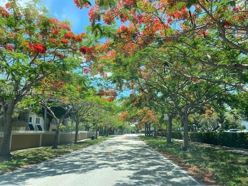 n217-7915 Camino Real, Miami, FL, 33143-6749 | Card Image
