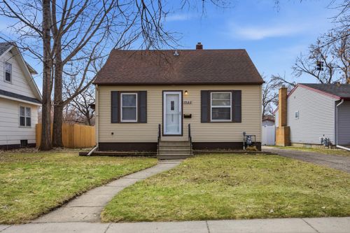 1522 10th Avenue S, Fargo, ND, 58103 | Card Image