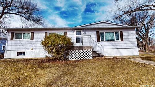 401 Walsh St, Maple Creek, SK, S0N1N0 | Card Image