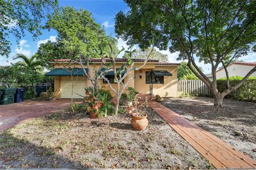 6377 Sw 13th St, West Miami, FL, 33144-5621 | Card Image