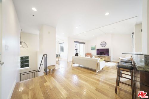 642 Hermosa Ave, Hermosa Beach, CA, 90254-5017 | Card Image