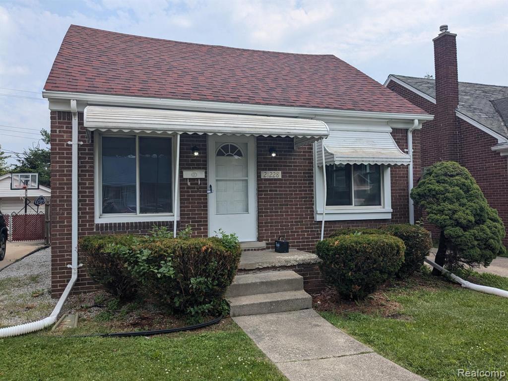 Universal Ave, Eastpointe, MI 48021