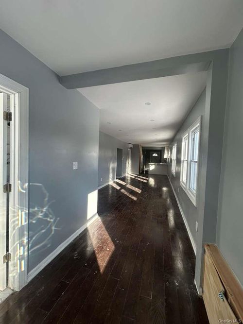 534 Beach 43rd St, Far Rockaway, NY, 11691-1215 | Card Image