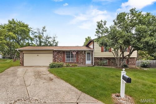 20 Pinehurst Ct, Saint Peters, MO, 63376-3004 | Card Image