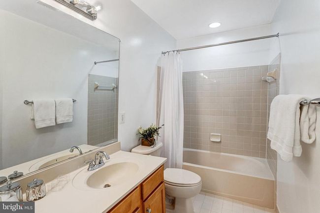 25804 Commons Sq, Townhouse with 3 bedrooms, 4 bathrooms and null parking in CHANTILLY VA | Image 29