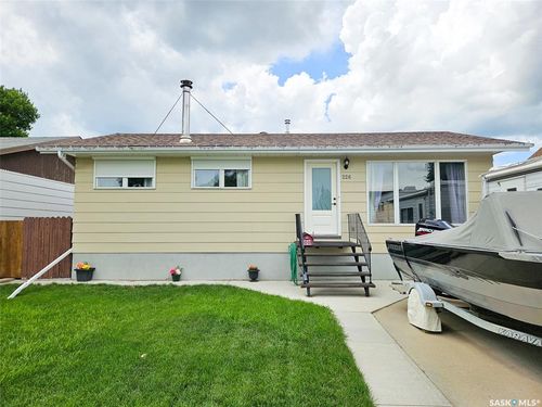 226 6th Ave Se, Swift Current, SK, S9H3N8 | Card Image