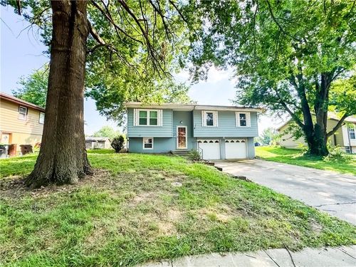 1403 Blueberry Dr, Harrisonville, MO, 64701-3415 | Card Image