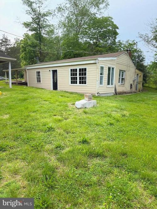 7421 Lake Dr, MANASSAS, VA, 20111-1950 | Card Image