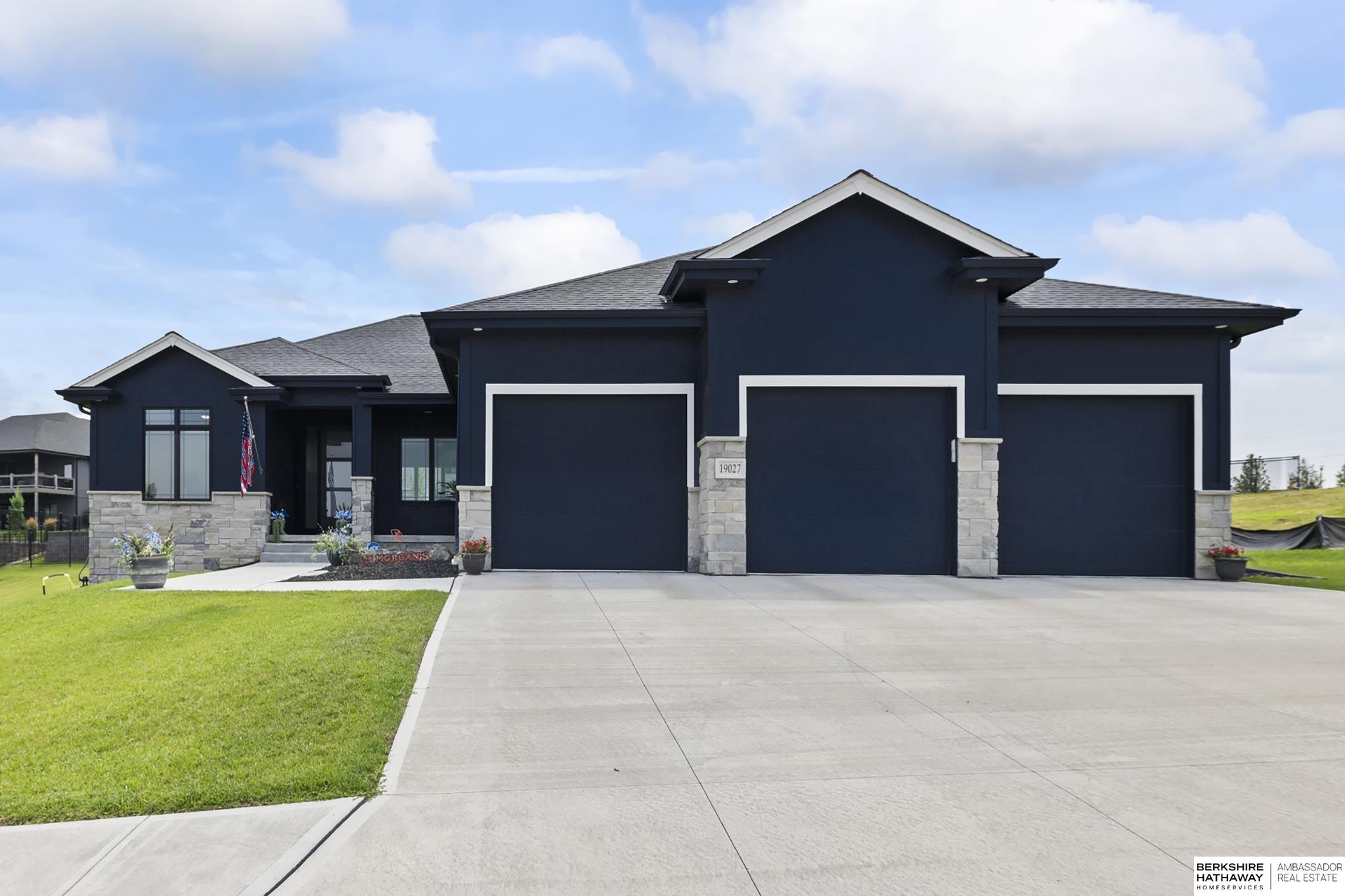 Sycamore Dr, Gretna, NE 68028