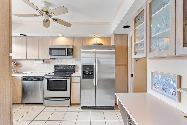 APT-1030D - 3310 S Ocean Blvd, Condo with 2 bedrooms, 2 bathrooms and null parking in Highland Beach FL | Image 22