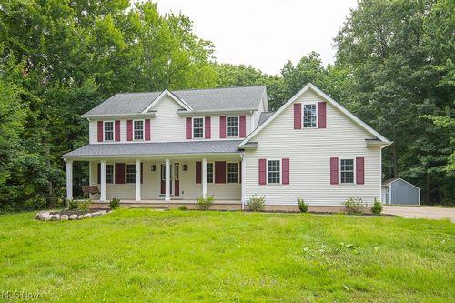 38055 Rogers Rd, Willoughby Hills, OH, 44094-9487 | Card Image