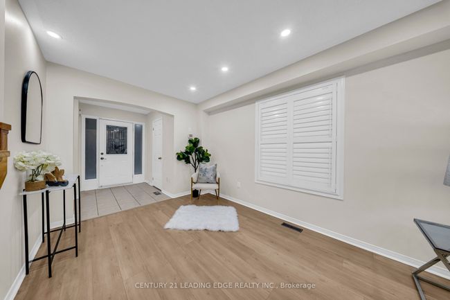 12 Styles Cres, House attached with 4 bedrooms, 4 bathrooms and 1 parking in Ajax ON | Image 6