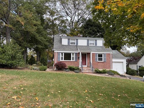 651 Wyndemere Ave, Ridgewood, NJ, 07450-3552 | Card Image