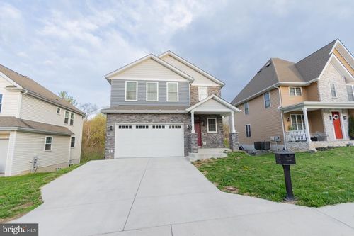 526 N 3rd St, Martinsburg, WV, 25404-4537 | Card Image
