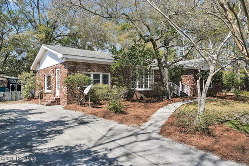 811 Memory Ln, Southport, NC, 28461-3541 | Card Image