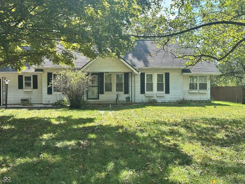 1069 Railroad St, Fountaintown, IN, 46130-9422 | Card Image