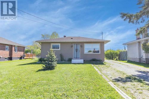 8 Dawson Ave, Sault Ste. Marie, ON, P6C4B3 | Card Image